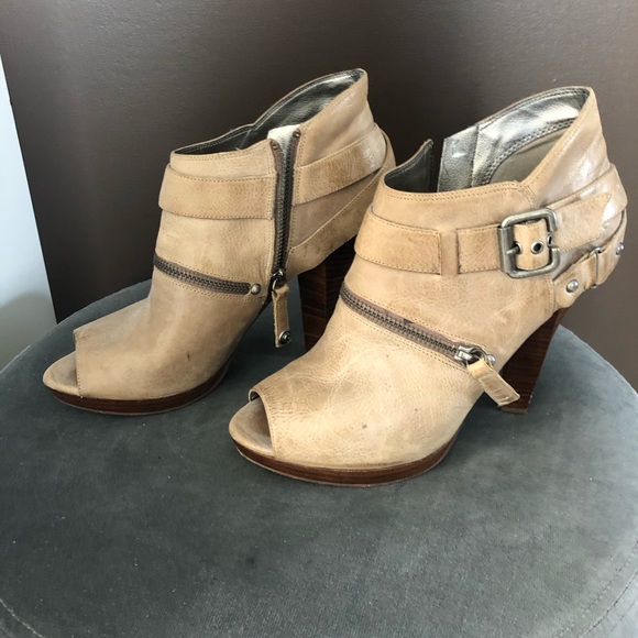 Guess Booties - Picture 1 of 5